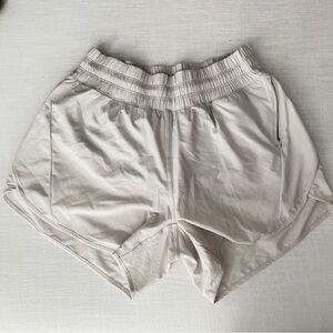 CRZ YOGA. Workout Shorts. Off white. Size M